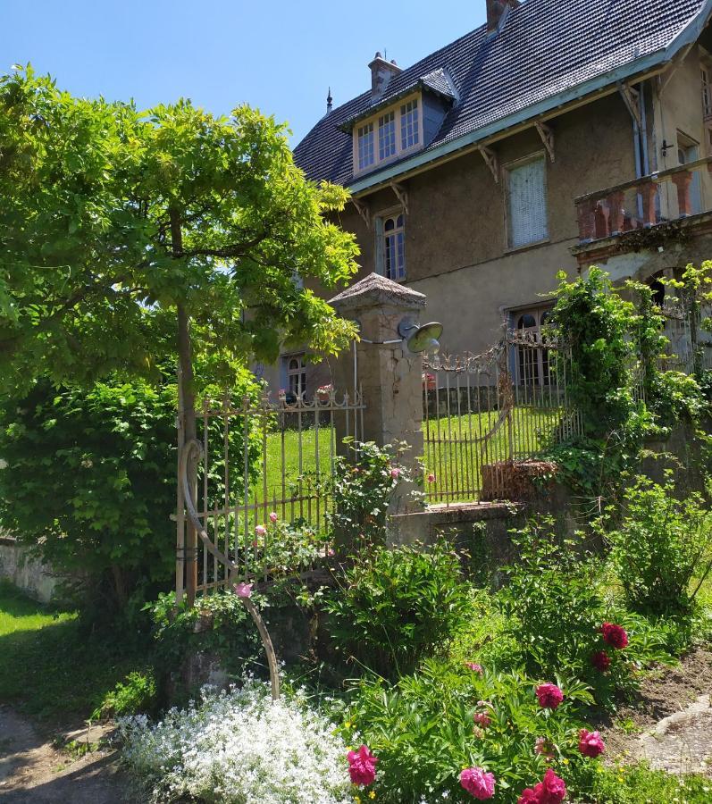 Bed and Breakfast La Fee Des Eaux Vernaison Exterior foto