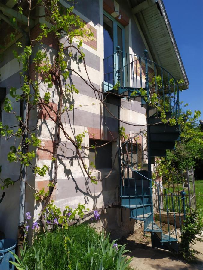 Bed and Breakfast La Fee Des Eaux Vernaison Exterior foto