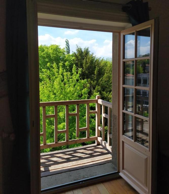Bed and Breakfast La Fee Des Eaux Vernaison Exterior foto